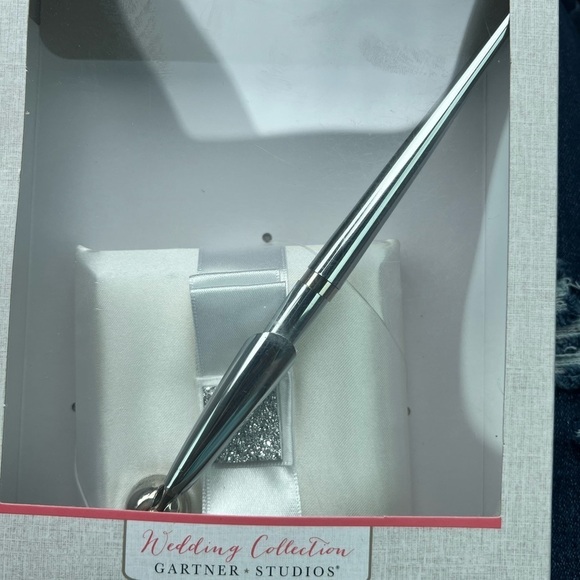 Gorgeous Pen Set for weddings. White with silver  pen and silver bling detail - Picture 3 of 7